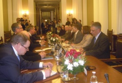 28. novembar 2012. Predsednik Narodne skupštine mr Nebojša Stefanović u razgovoru sa potpredsednikom Vlade Ruske Federacije Dmitrijem Rogozinom i saradnicima 